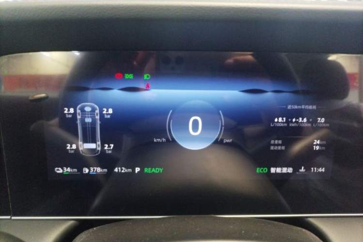 Used Roewe D7 2025 DMH 125km World Champion Edition Odometer Close Up