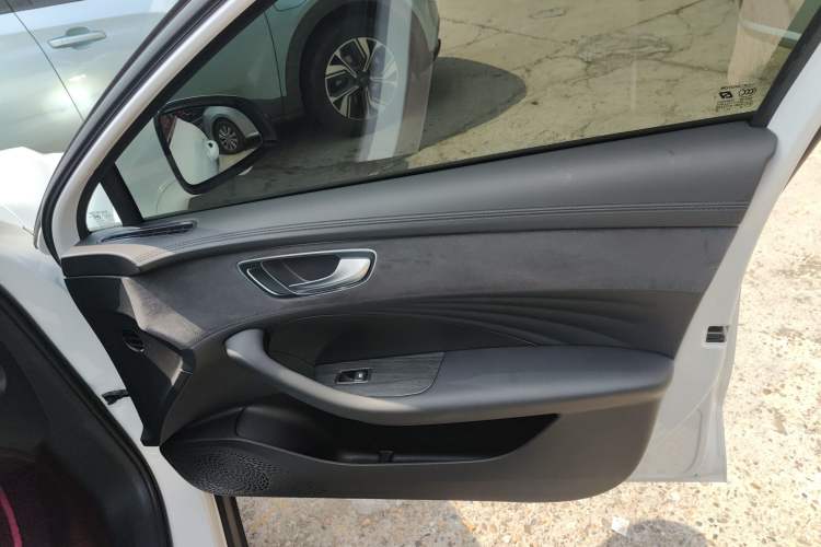 Used Roewe D7 2025 DMH 125km World Champion Excellence Edition Right Front Door Interior