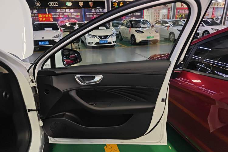 Used Roewe D7 2025 DMH 125km World Champion Edition Right Front Door Interior