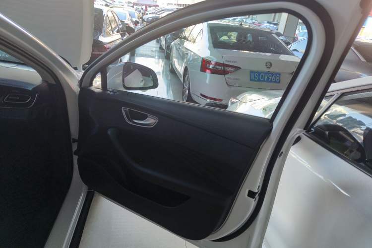 Used Roewe D7 2025 DMH 125km World Champion Excellence Edition Right Front Door Interior