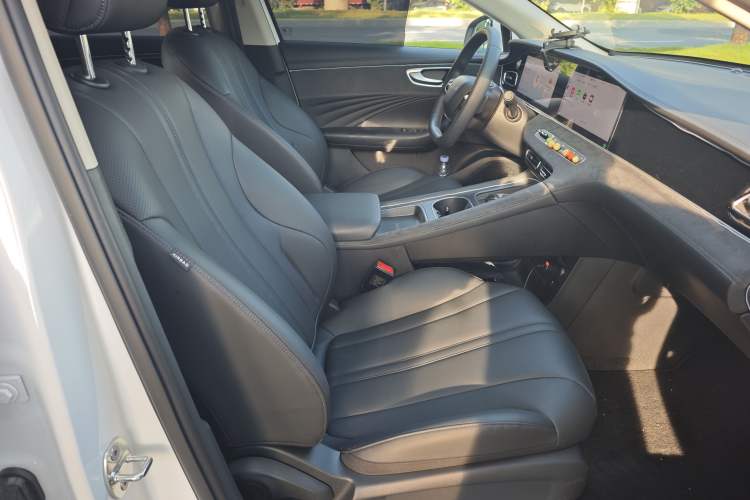 Used Roewe D7 2025 DMH 125km World Champion Excellence Edition Right Front Seat