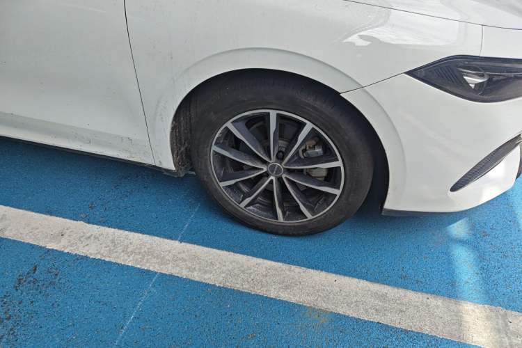 Used Roewe D7 2025 DMH 125km World Champion Edition Right Front Wheel Hub
