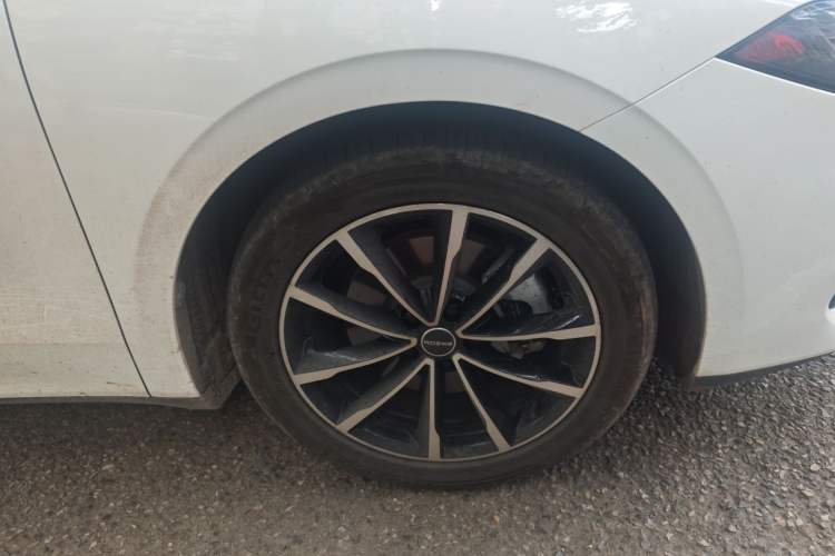 Used Roewe D7 2025 DMH 125km World Champion Edition Right Front Wheel Hub