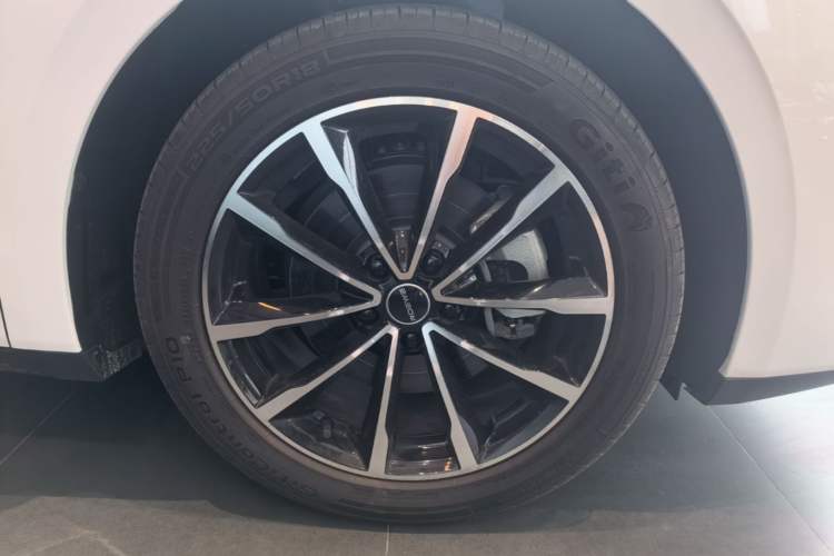 Used Roewe D7 2025 DMH 125km World Champion Edition Right Front Wheel Hub