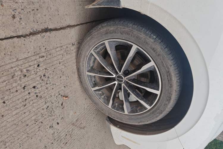 Used Roewe D7 2025 DMH 125km World Champion Edition Right Front Wheel Hub