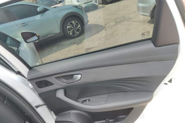Used Roewe D7 2025 DMH 125km World Champion Excellence Edition Right Rear Door Interior