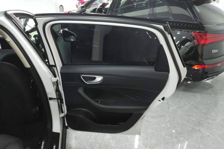 Used Roewe D7 2025 DMH 125km World Champion Edition Right Rear Door Interior