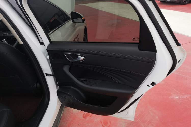 Used Roewe D7 2025 DMH 125km World Champion Edition Right Rear Door Interior