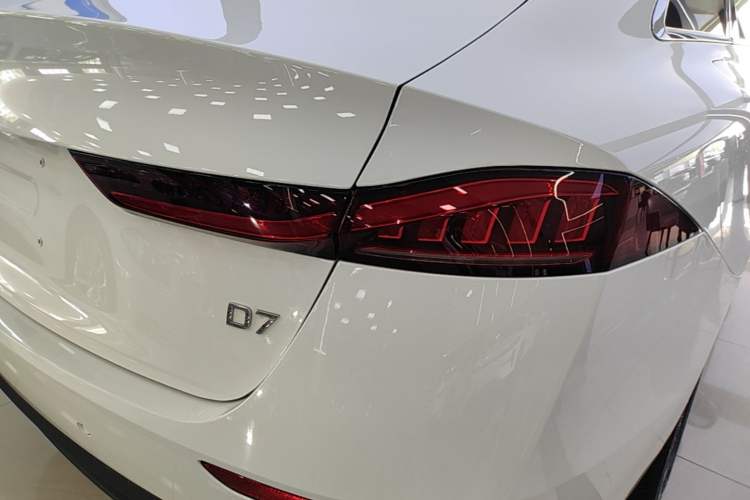 Used Roewe D7 2025 DMH 125km World Champion Excellence Edition Right Rear Taillight