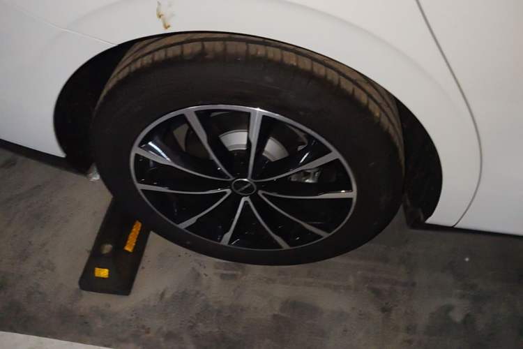 Used Roewe D7 2025 DMH 125km World Champion Edition Right Rear Wheel Hub