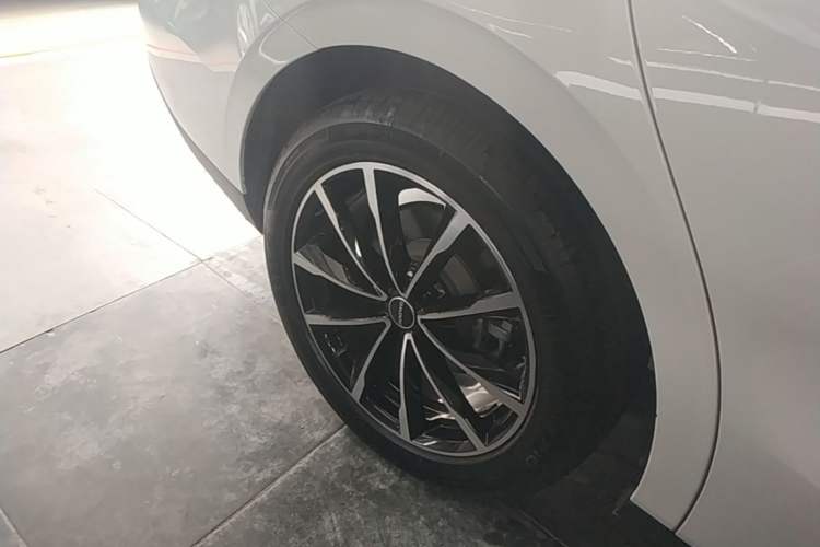 Used Roewe D7 2025 DMH 125km World Champion Edition Right Rear Wheel Hub