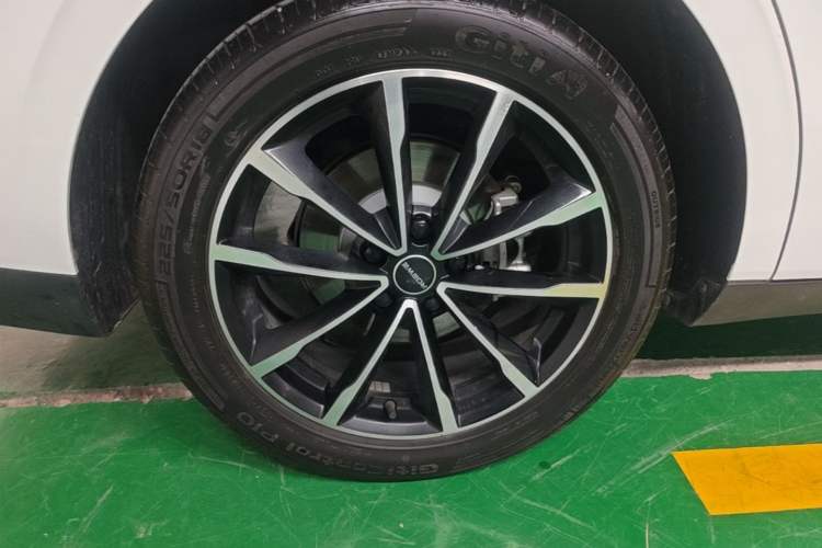 Used Roewe D7 2025 DMH 125km World Champion Edition Right Rear Wheel Hub