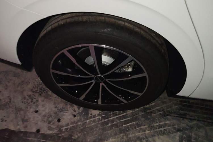 Used Roewe D7 2025 DMH 125km World Champion Edition Right Rear Wheel Hub
