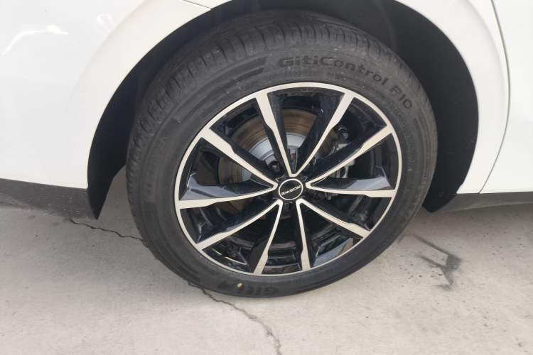Used Roewe D7 2025 DMH 125km World Champion Edition Right Rear Wheel Hub
