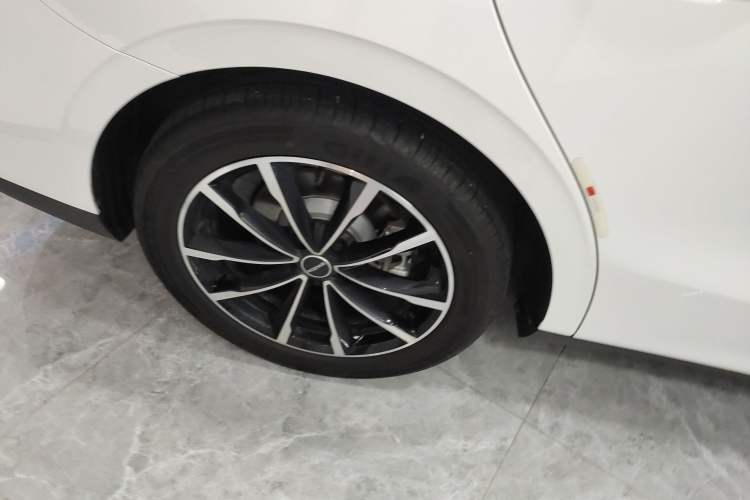 Used Roewe D7 2025 DMH 125km World Champion Edition Right Rear Wheel Hub
