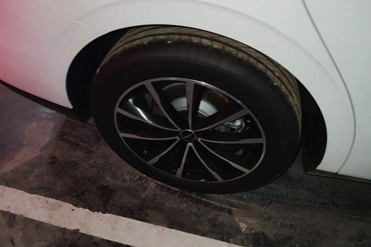 Used Roewe D7 2025 DMH 125km World Champion Excellence Edition Right Rear Wheel Hub