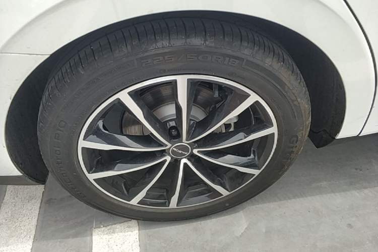 Used Roewe D7 2025 DMH 125km World Champion Edition Right Rear Wheel Hub