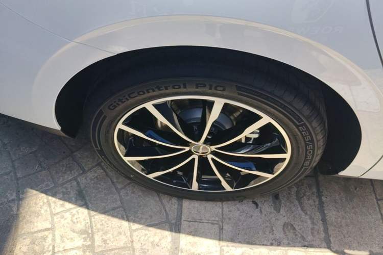 Used Roewe D7 2025 DMH 125km World Champion Excellence Edition Right Rear Wheel Hub