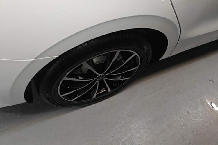 Used Roewe D7 2025 DMH 125km World Champion Edition Right Rear Wheel Hub