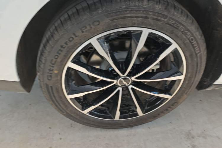 Used Roewe D7 2025 DMH 125km World Champion Edition Right Rear Wheel Hub