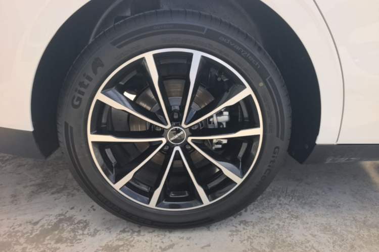 Used Roewe D7 2025 DMH 125km World Champion Edition Right Rear Wheel Hub