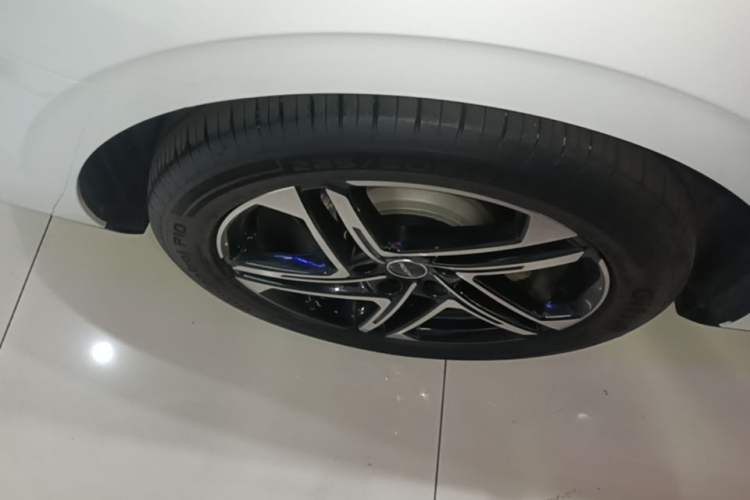 Used Roewe D7 2025 EV 510km Rear-Drive Navigation Edition Right Rear Wheel Hub