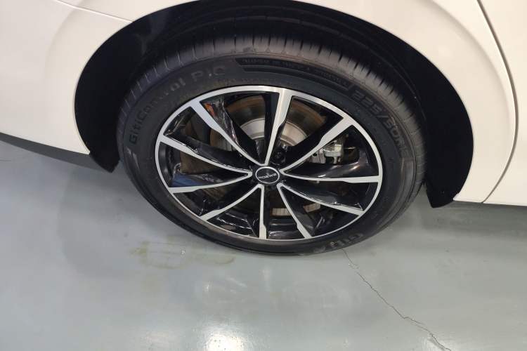 Used Roewe D7 2025 DMH 125km World Champion Excellence Edition Right Rear Wheel Hub