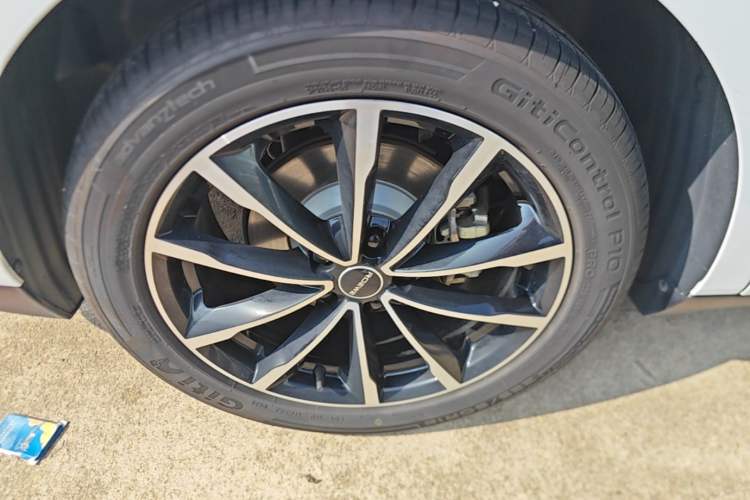 Used Roewe D7 2025 DMH 125km World Champion Edition Right Rear Wheel Hub