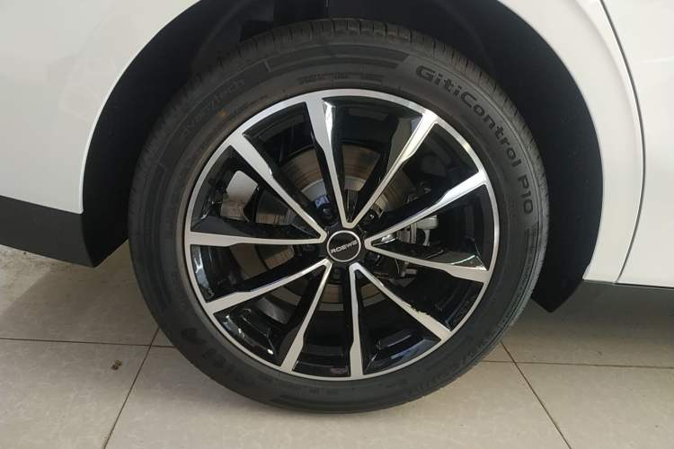Used Roewe D7 2025 DMH 125km World Champion Edition Right Rear Wheel Hub
