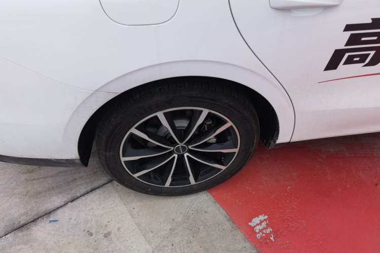 Used Roewe D7 2025 DMH 125km World Champion Edition Right Rear Wheel Hub