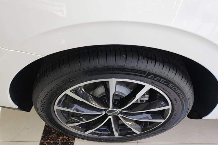 Used Roewe D7 2025 DMH 125km World Champion Excellence Edition Right Rear Wheel Hub