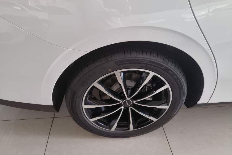 Used Roewe D7 2025 DMH 125km World Champion Excellence Edition Right Rear Wheel Hub