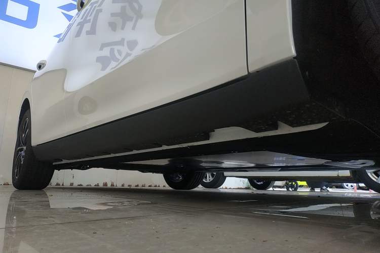 Used Roewe D7 2025 DMH 125km World Champion Edition Right Side Sill