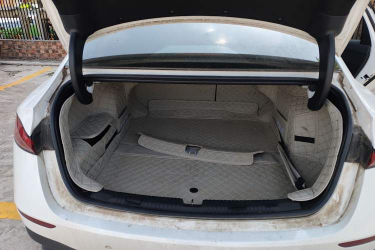 Used Roewe D7 2025 DMH 125km World Champion Edition Trunk