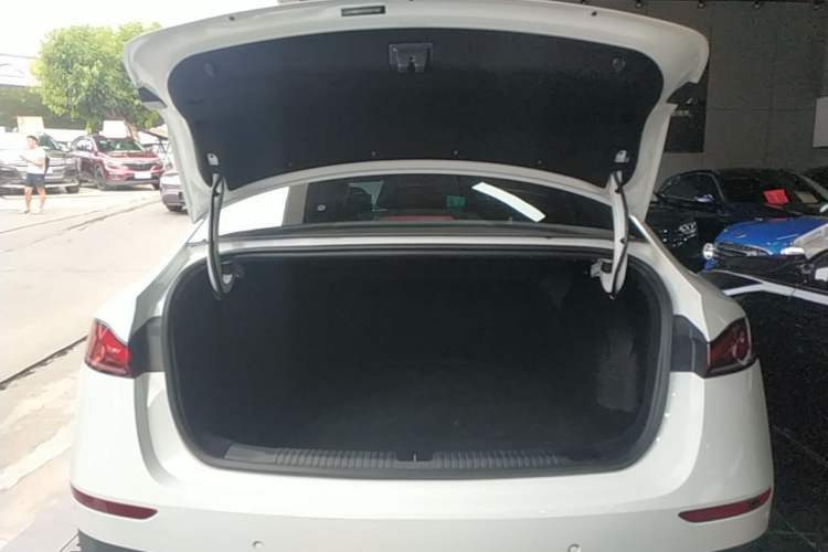 Used Roewe D7 2025 DMH 125km World Champion Edition Trunk