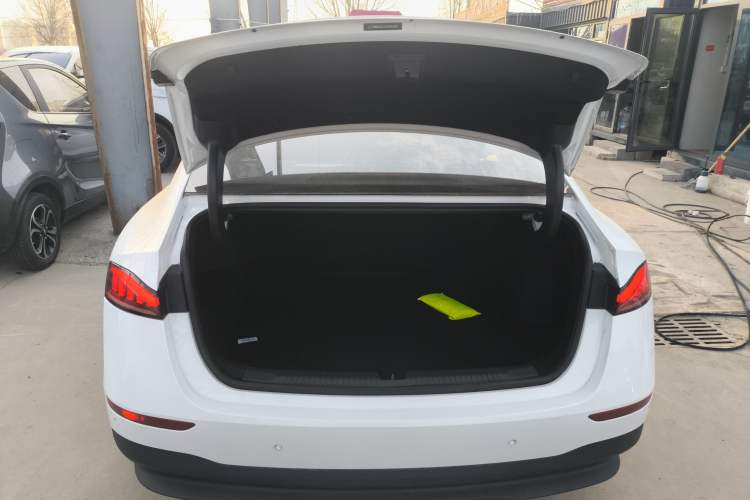 Used Roewe D7 2025 DMH 125km World Champion Edition Trunk