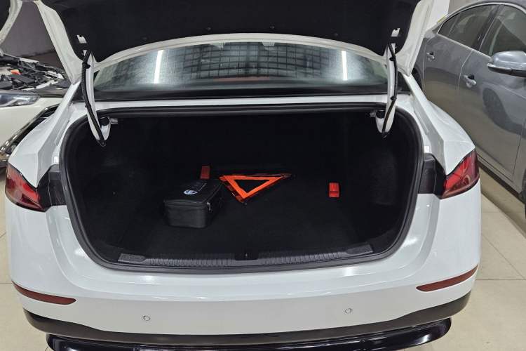 Used Roewe D7 2025 DMH 125km World Champion Edition Trunk