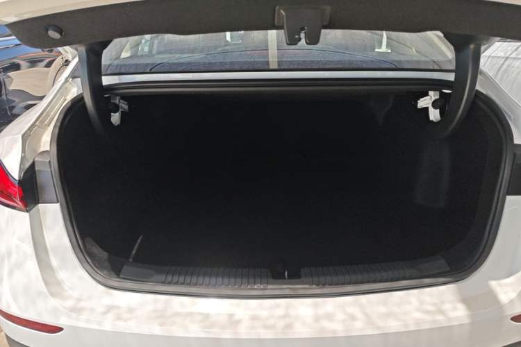 Used Roewe D7 2025 DMH 125km World Champion Edition Trunk