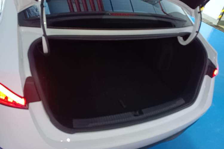 Used Roewe D7 2025 DMH 125km World Champion Edition Trunk