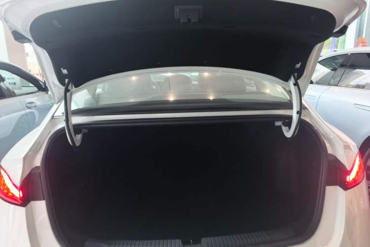 Used Roewe D7 2025 DMH 125km World Champion Edition Trunk
