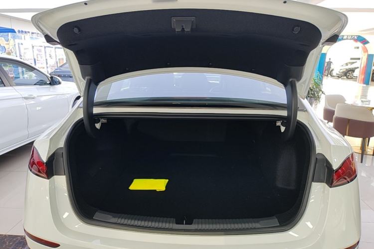 Used Roewe D7 2025 DMH 125km World Champion Excellence Edition Trunk