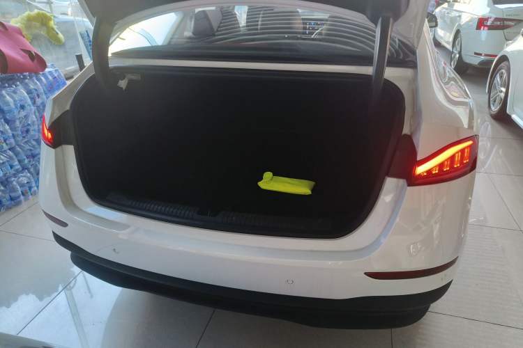 Used Roewe D7 2025 DMH 125km World Champion Excellence Edition Trunk