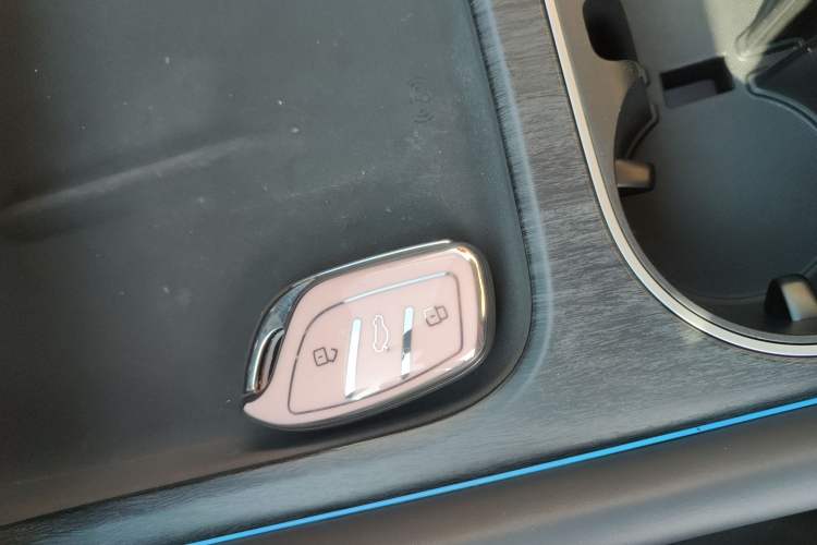 Used Roewe D7 2025 DMH 125km World Champion Excellence Edition Vehicle Key