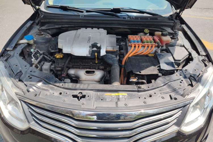 Used Roewe e550 2014 Flagship Edition Engine Bay