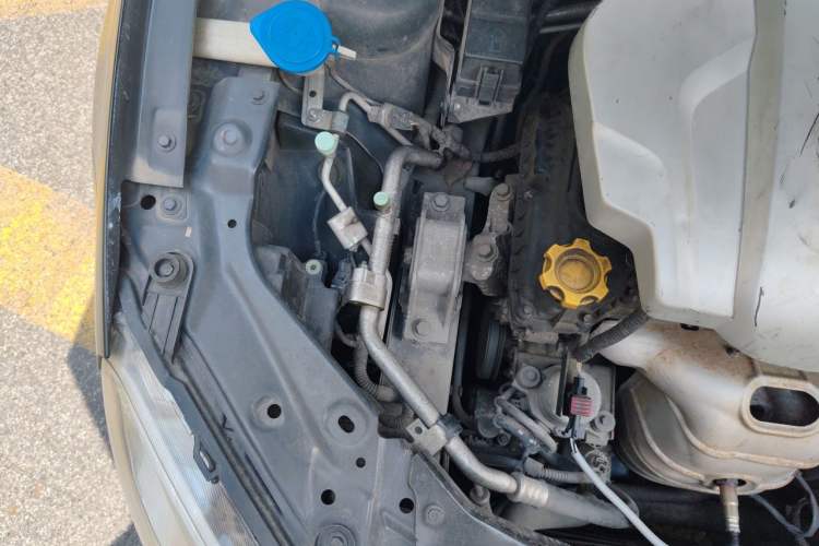 Used Roewe e550 2014 Flagship Edition Engine Bay Right