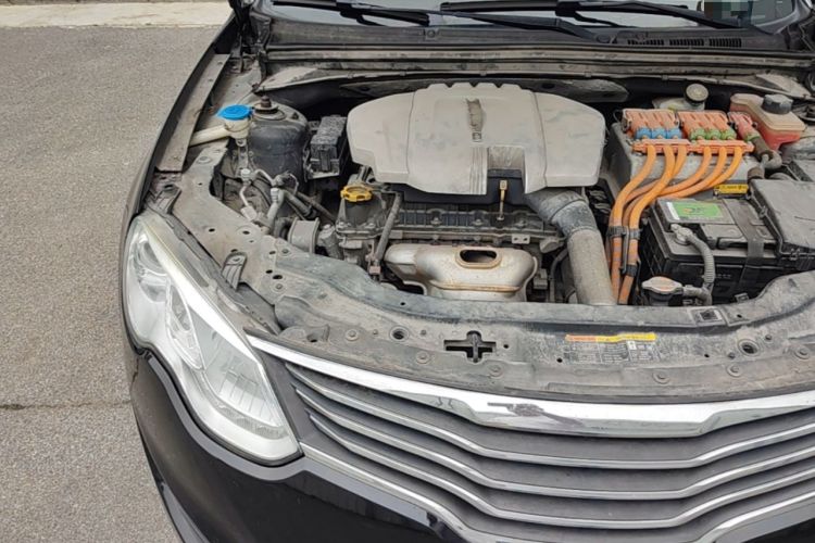 Used Roewe e550 2014 Flagship Edition Engine Bay Right