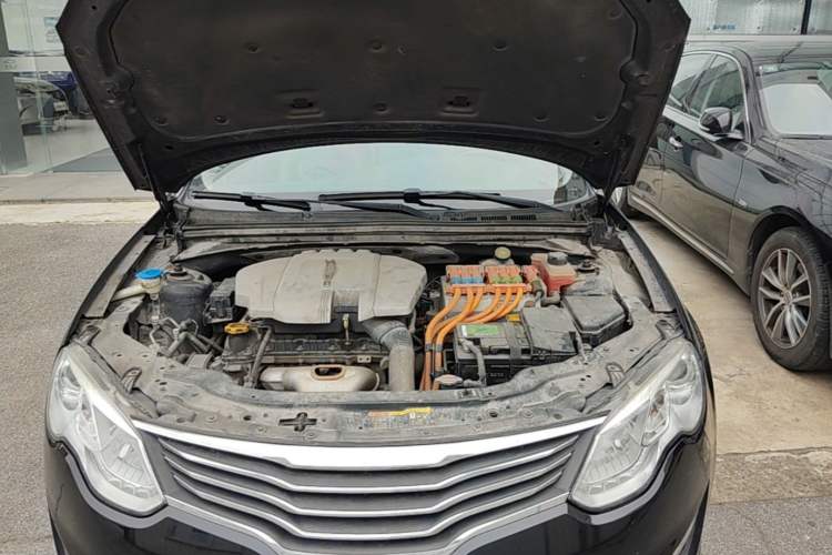 Used Roewe e550 2014 Flagship Edition Engine Bay