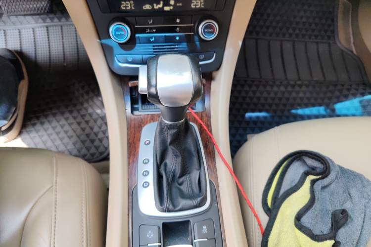 Used Roewe e550 2014 Flagship Edition Gear Lever
