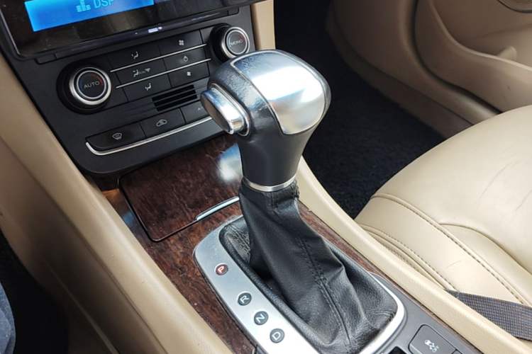 Used Roewe e550 2014 Flagship Edition Gear Lever