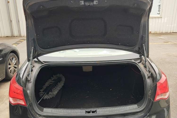 Used Roewe e550 2014 Flagship Edition Trunk